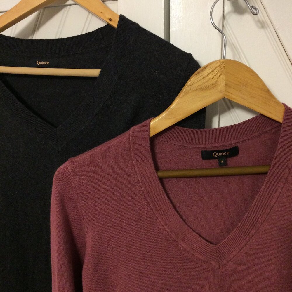 Bundle of 2 Quince Cotton/Cashmere blend v-necks size small - Picture 2 of 5